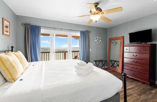 Innerarity Townhomes Condo | Bayfront Paradise-Steps to Sand, Pool, Kayaking