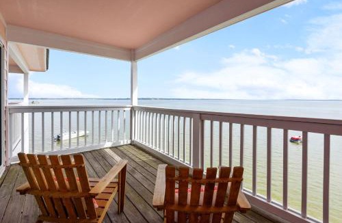 Innerarity Townhomes House | Bayfront Paradise-Steps to Sand Pool Kayaking