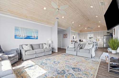 Dauphin Island House | Bayfront with Private Pool! Outdoor games, modern style! - The Blue Crab