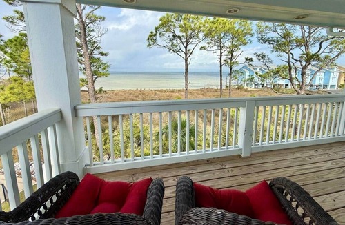 Innerarity Townhomes House | Bayside Bliss: Beautiful Views & Pool!