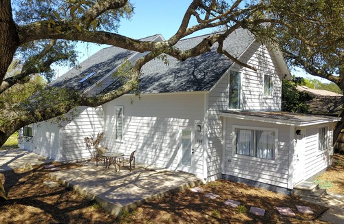 Shalimar House | Bayside Cove Retreat: Your Coastal Escape