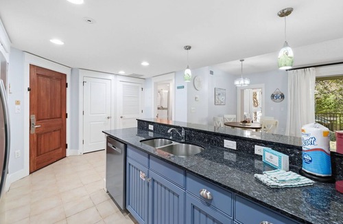Baytowne Wharf Condo | Baytowne Wharf Condo! Resort Pool, Hot Tub, Fitness Center, Grill, Beach Tram