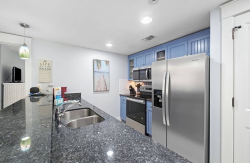 Baytowne Wharf Condo | Baytowne Wharf Condo! Resort Pool, Hot Tub, Fitness Center, Grill, Beach Tram