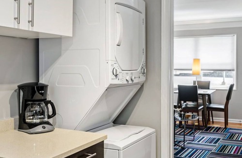 Buckhead Apartment | (BC1bD) Safe + Clean Condo only Blocks from Piedmont Hospital