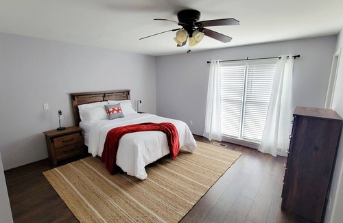Tuscaloosa House | BE OUR FIRST GUEST!! Bama Guest House 1.8 miles to Bryant Denny Stadium.