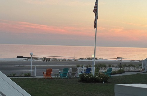 Pass Christian Condo | Beach Front Cozy 2-bedroom condo in peaceful Pass Christian with WiFi, AC