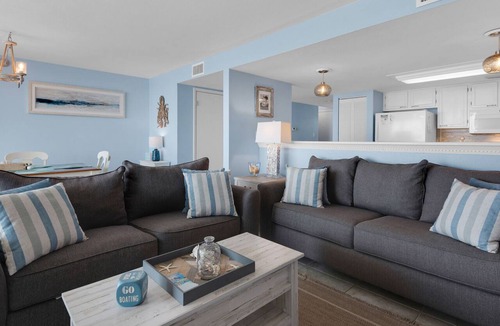 Pensacola Beach Condo | ✨Beach Front-Garage-Community Pool-Walk to Peg Leg's-2BR Sandpiper Cottage