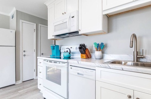 Tybee Island Condo | Beach Racquet B302 | Stunning Views Steps to Beach