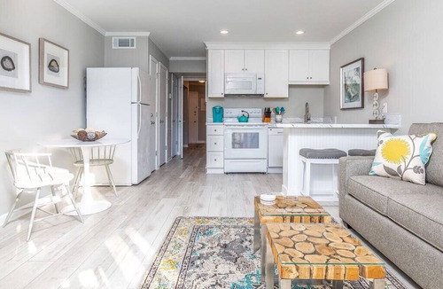 Tybee Island Condo | Beach Racquet B302 | Stunning Views Steps to Beach