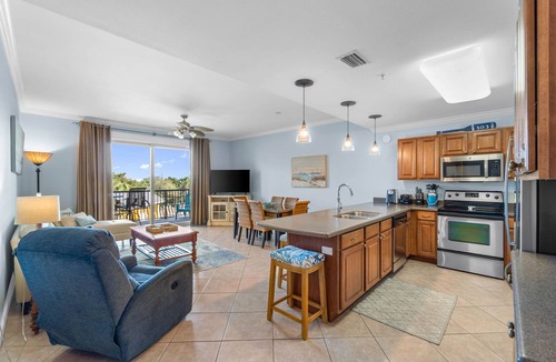 Miramar Beach Condo | Beach Resort 3rd floor, Zero Entry Pool, Garage Parking, Beach Service, Hot Tub