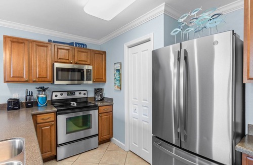 Miramar Beach Condo | Beach Resort 3rd floor, Zero Entry Pool, Garage Parking, Beach Service, Hot Tub
