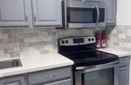 Mary Esther House | Beach retreat-3 miles to Ft Walton Beach-9 miles to Destin-16 miles to Navarre