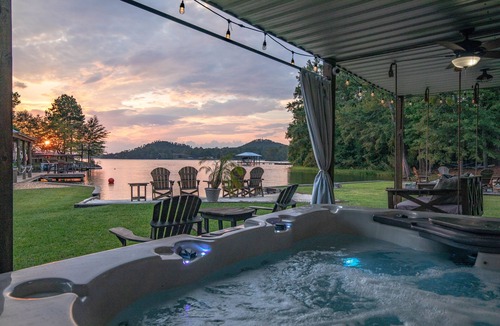 Dadeville House | BEACH, SUNSETS, HOT TUB, FIREPIT, BOAT RAMP, FLAT LOT, PARKING, WE HAVE IT ALL