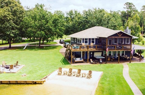 Dadeville House | BEACH, SUNSETS, HOT TUB, FIREPIT, BOAT RAMP, FLAT LOT, PARKING, WE HAVE IT ALL