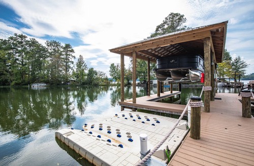 Dadeville House | BEACH, SUNSETS, HOT TUB, FIREPIT, BOAT RAMP, FLAT LOT, PARKING, WE HAVE IT ALL