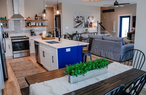 Long Beach House | Beach view and steps from the Sand. 5 Star Luxury Coastal Cottage.
