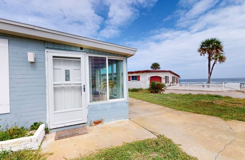 O'byrne House | Beach-view dog-friendly home with beach access, grill, outdoor shower, W/D, AC