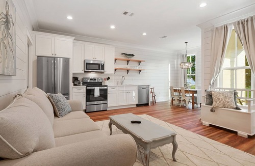 Old Town House | Beachfront 1 bedroom on the beach in Bay St Louis. Walking distance to Main St!