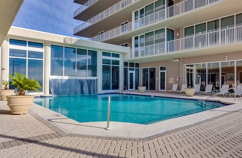 Ono Island Condo | Beachfront 10th-floor condo with Gulf view, pool, gym, & balcony