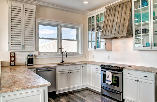 Dauphin Island House | Beachfront bay and gulf , lookout and pier , crab traps , fishin poles !