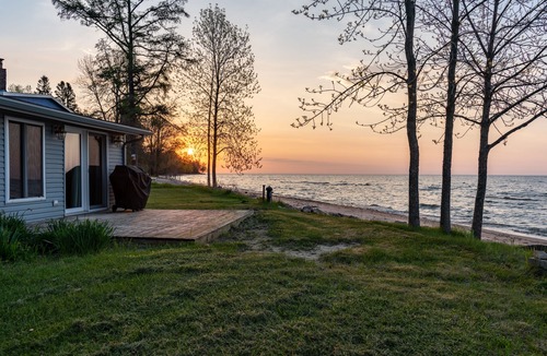 Ingalls House | Beachfront Cabin Steps from the Water