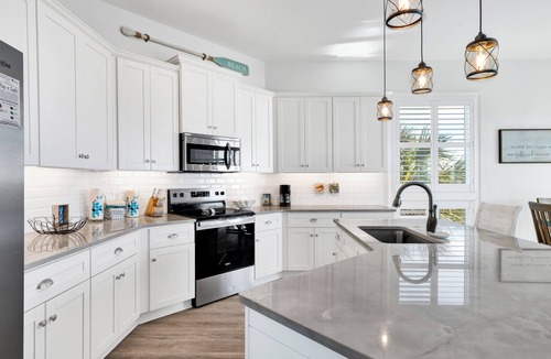 Southpointe House | Beachfront | Pet Friendly | Shared Pool, Elevator