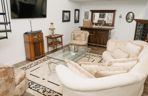 DeRidder House | Beautiful 2 Bedroom 1.5 Bathroom home with stocked fishing ponds.