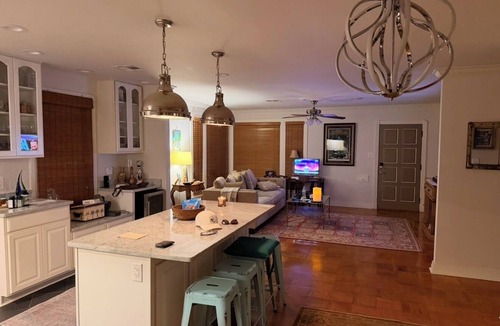Jefferson House | Beautiful 2-bedroom house located 3 Blocks from Oschner Hospital Main Campus