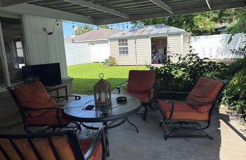 Jefferson House | Beautiful 2-bedroom house located 3 Blocks from Oschner Hospital Main Campus