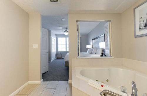 Seabreeze Historic District Resort | Beautiful 3BD/3Bath suite in Daytona - Beach, Pools, Lazy River, Bar, Slides