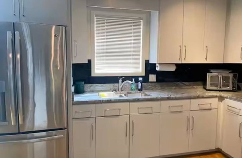 Florence Condo | Beautiful 4-bedroom condo with WiFi, AC in fabulous Florence Downtown near UNA