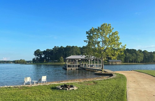 Lincoln House | Beautiful 4-bedroom lake house on Lake Logan Martin
