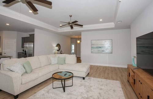 Foley House | Beautiful 4BDR Foley, pet friendly,15mins to beach