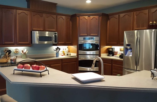 Plymouth House | Beautiful 5br 4bath, sleeps 14: Wekiva Springs, Disney, Universal & Antiques.