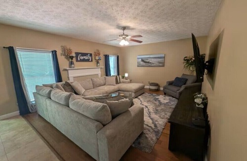 McDonough House | Beautiful 5BR Home Sleeps 12- Near Atlanta