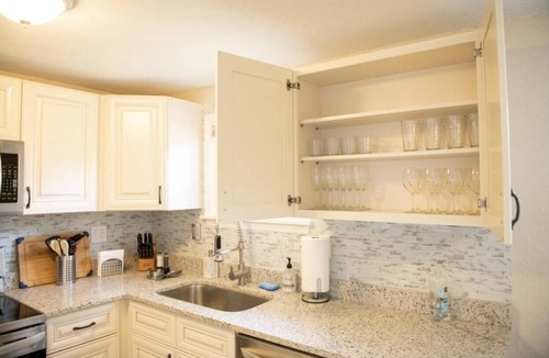Sanford House | Beautiful and Sweet House Ready for Your Vacation
