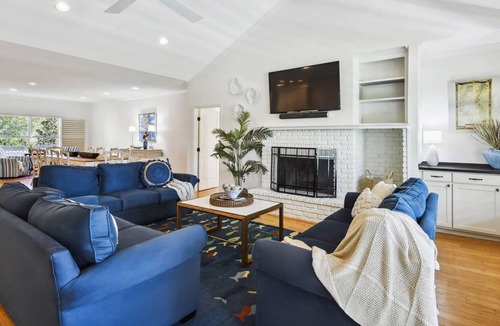 Shoreline Park House | Beautiful Bayou Oasis | Pool & Tennis Court