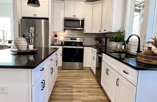 Auburn Cottage | Beautiful cozy cottage located within walking distance to Jordan-Hare Stadium