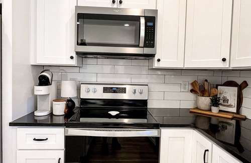 Auburn Cottage | Beautiful cozy cottage located within walking distance to Jordan-Hare Stadium
