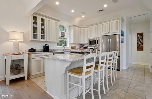 Pass Christian Hotel | Beautiful Family Home with a Pool