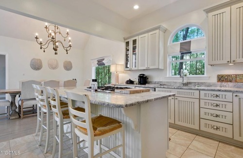 Pass Christian Hotel | Beautiful Family Home with a Pool