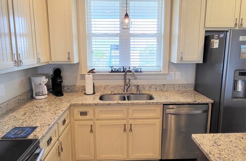 Dauphin Island House | Beautiful Gulf 4 BR/4 Bath, High End Furnishings w/Beach Gear and 2 Kayaks!
