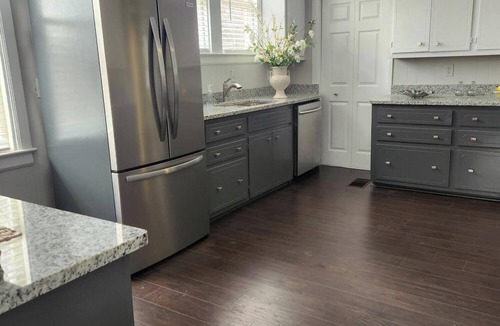 Montgomery House | Beautiful Historic Home - 8 Guests - 4 Beds - Pet Friendly