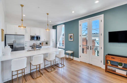 Faubourg Marigny House | Beautiful Home in The Marigny Triangle with Balcony