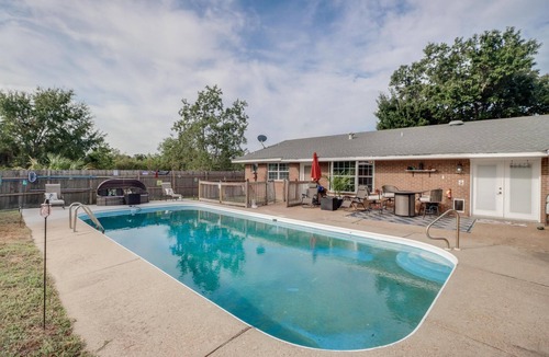Long Beach House | Beautiful Home with Pool & Sauna, Close to Beaches - Sleeps 10