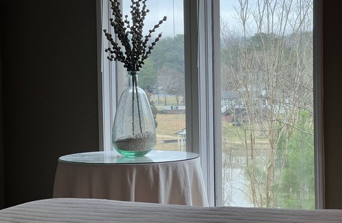 Northport House | Beautiful Lake Front Home with Amazing Views Located Just 15 miles to UA.