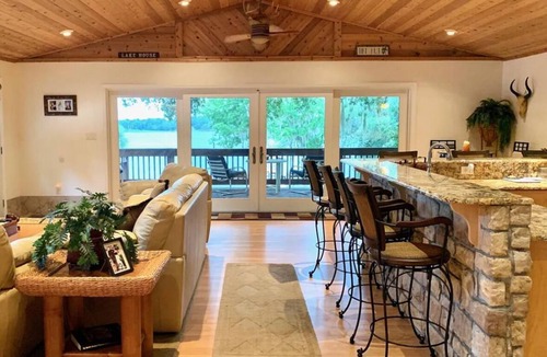 Pomona Park House | Beautiful Lake House house in charming Pomona Park with WiFi, AC