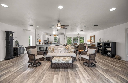 Hawthorne House | Beautiful Lake House on Lake Star