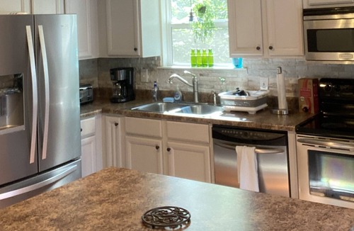 Eatonton House | Beautiful Lakefront Family Retreat