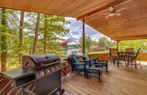 Jacksons' Gap House | Beautiful lakefront home with plenty of space!